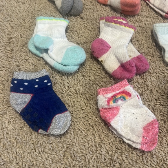 (18) Cat & Jack and Fruit of The Loom Girls 6 - 12 Month Socks Lot - Picture 3 of 6